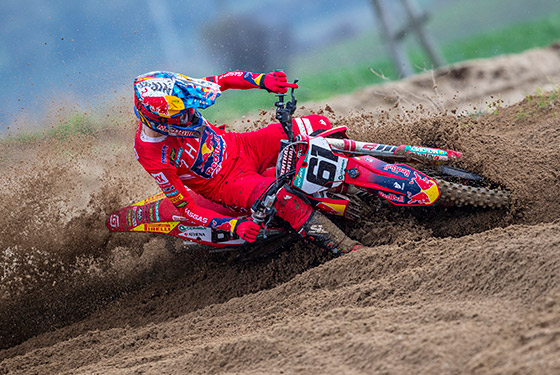 Derrapando con la moto